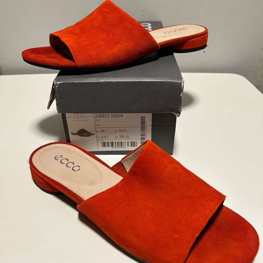 *LIKE NEW* Ecco Fire Red Flat Sandal/Slide Size EU 40